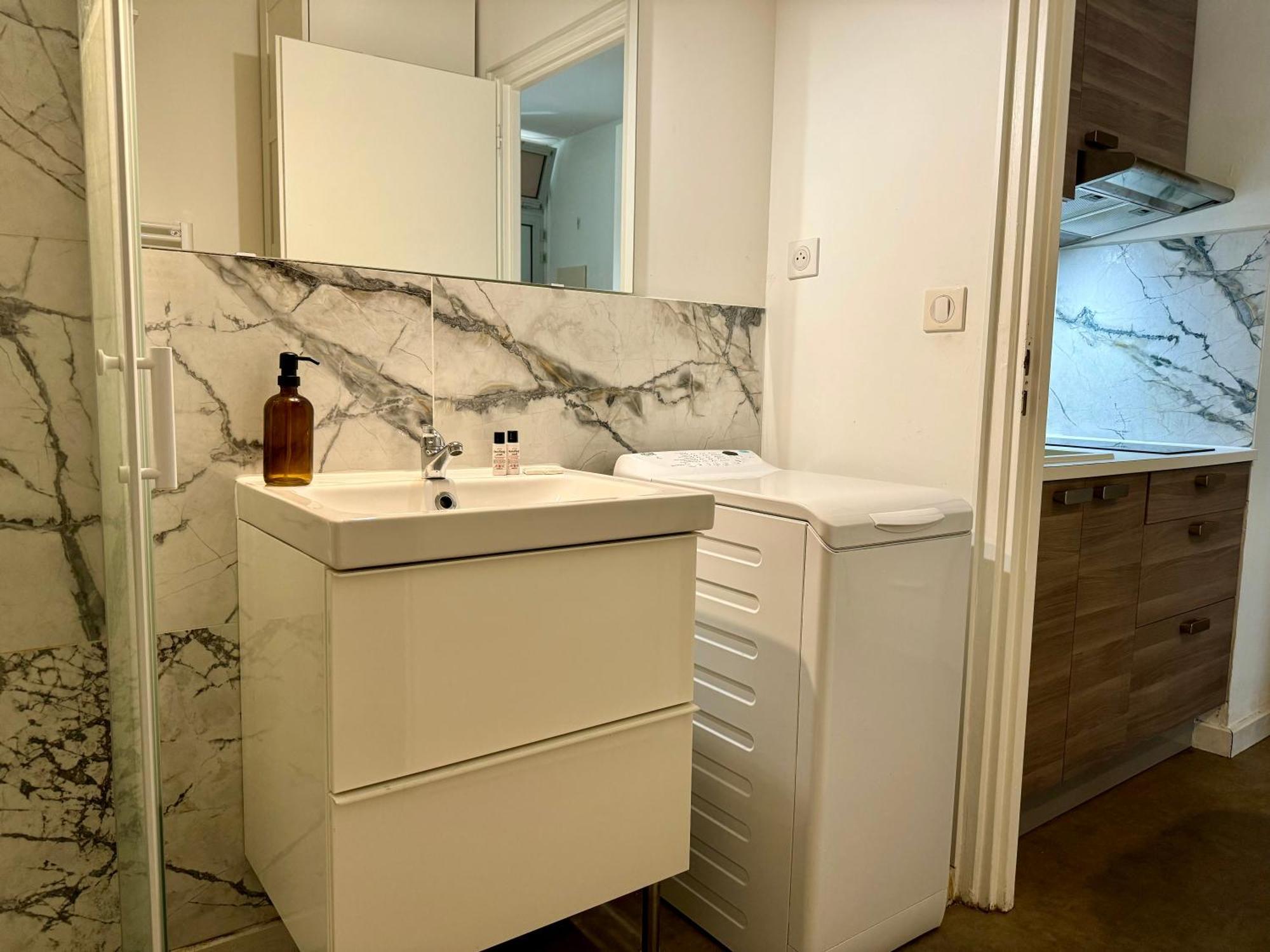 Suite Noya Villeurbanne Bagian luar foto