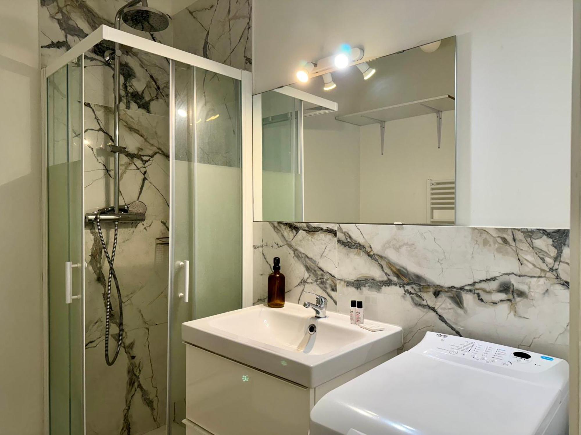 Suite Noya Villeurbanne Bagian luar foto